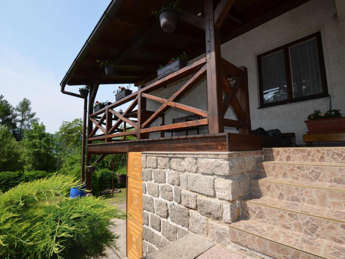 Villa House With The Pool And Fenced Garden Hnanice  Exterior foto